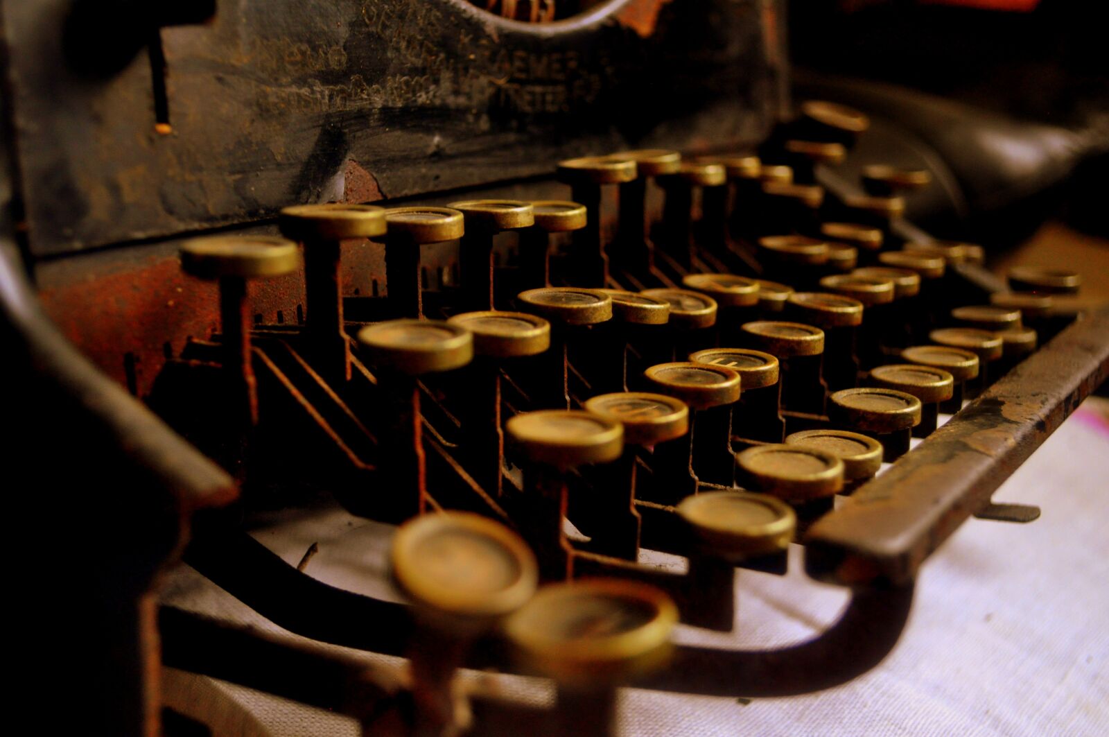 Nikon D5000 sample photo. Machine, rust, relic photography