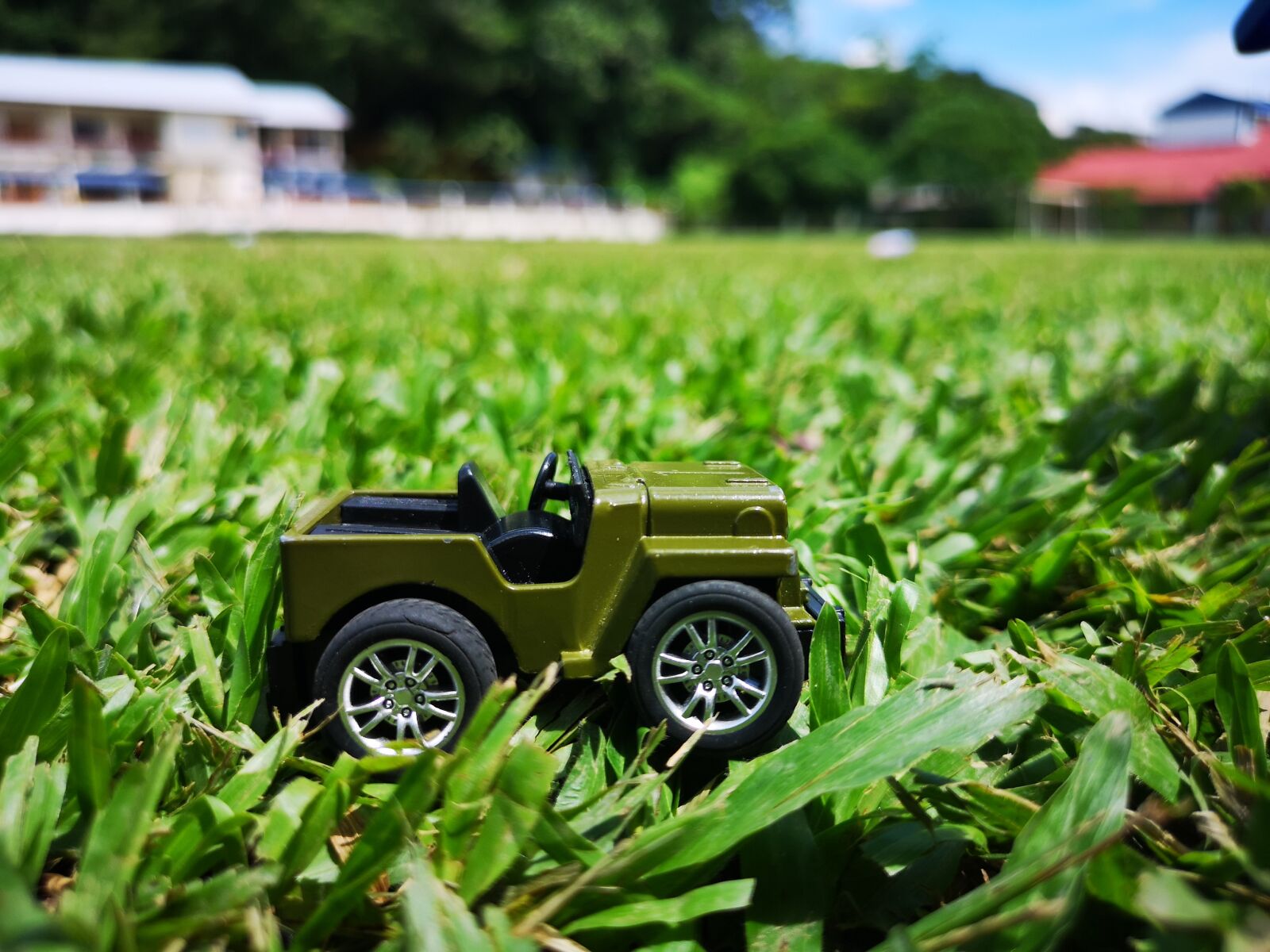 HUAWEI CLT-L29 sample photo. Greens, toy, car photography