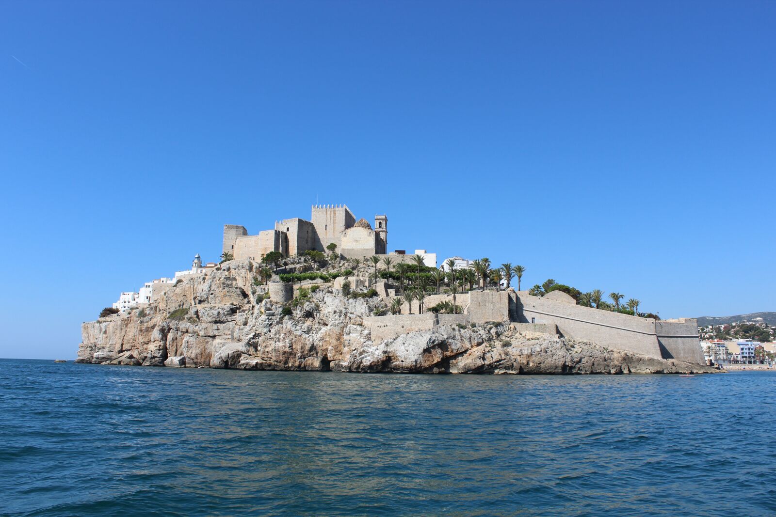 Canon EOS 1300D (EOS Rebel T6 / EOS Kiss X80) sample photo. Castle, city, sea photography