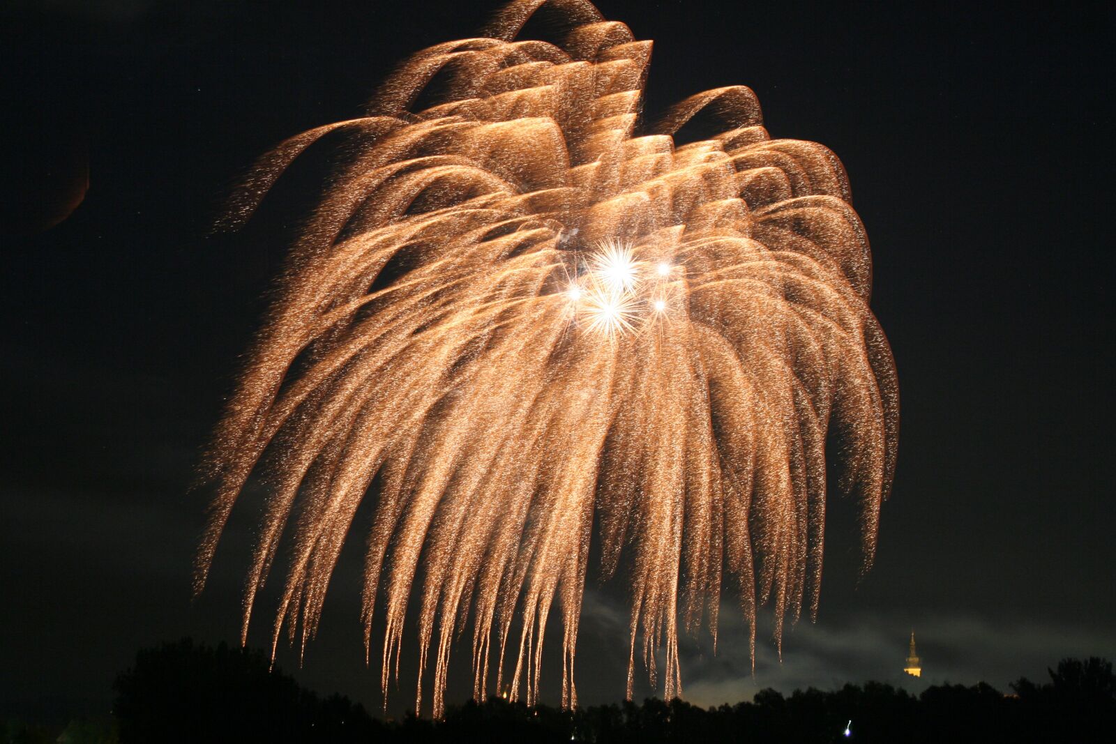 Canon EOS 350D (EOS Digital Rebel XT / EOS Kiss Digital N) sample photo. Fireworks, sky, rocket photography