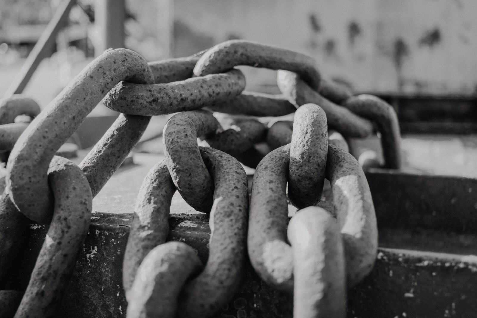 Canon EOS 7D + Canon EF-S 24mm F2.8 STM sample photo. Chain, rusty, iron photography