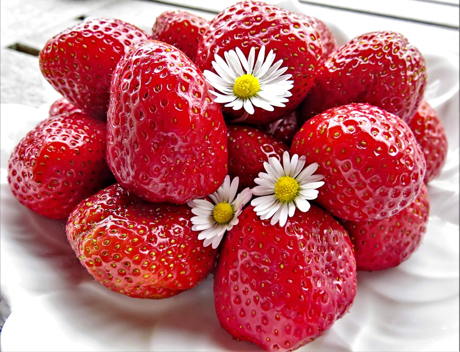 Canon PowerShot SX710 HS sample photo. Strawberries, fruits, fruit photography