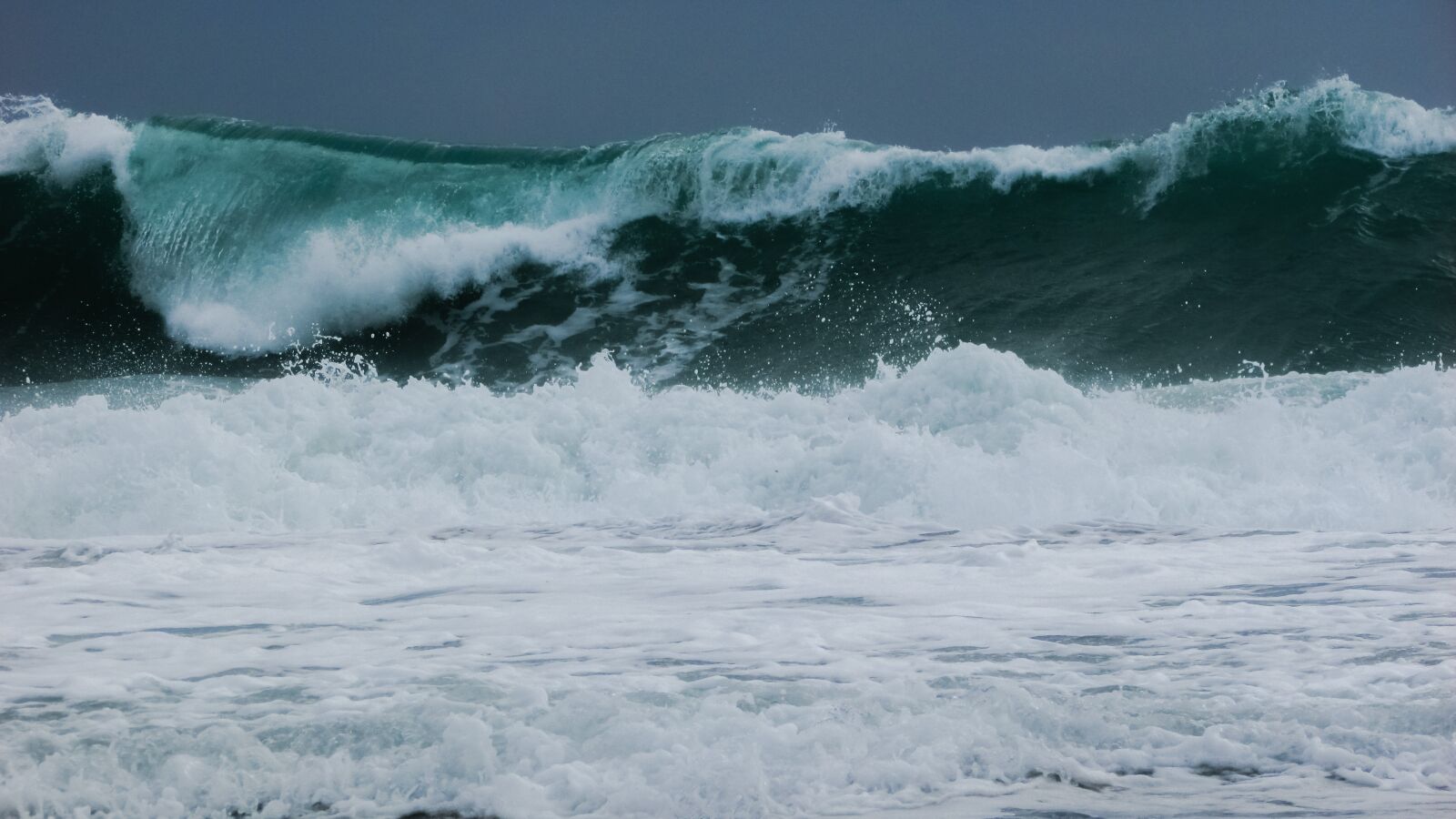 Canon PowerShot SX400 IS sample photo. Wave, smashing, wind photography