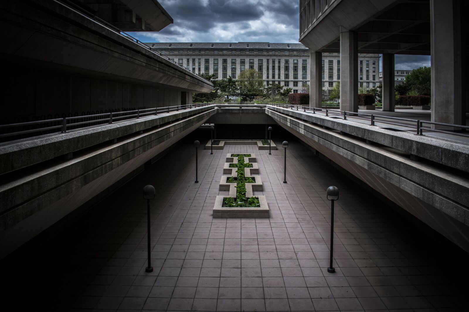 Nikon D3400 sample photo. Courtyard, city, architecture photography