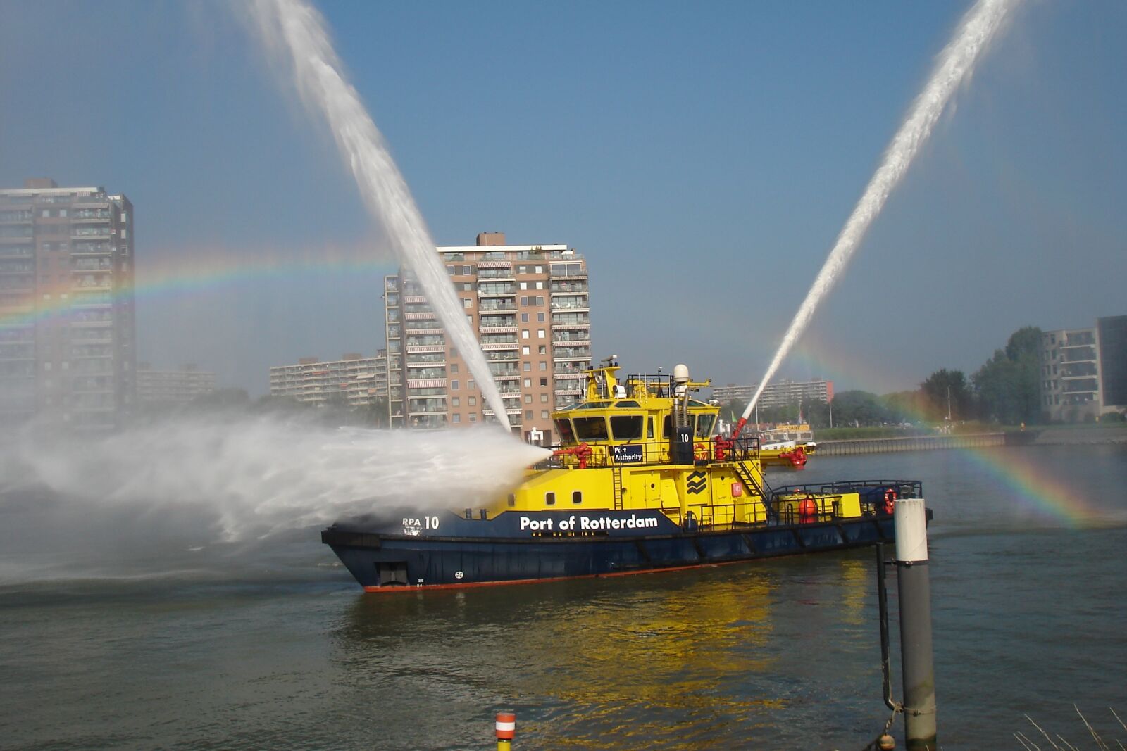 Sony DSC-W15 sample photo. Rotterdam, port, fireboat photography