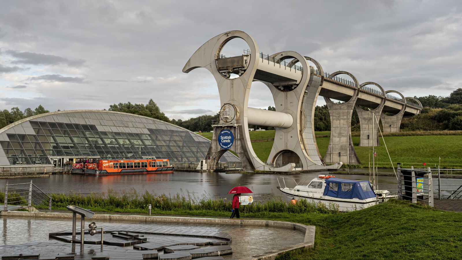 Olympus OM-D E-M5 II + Olympus M.Zuiko Digital ED 12-40mm F2.8 Pro sample photo. Boat lift, falkirk wheel photography