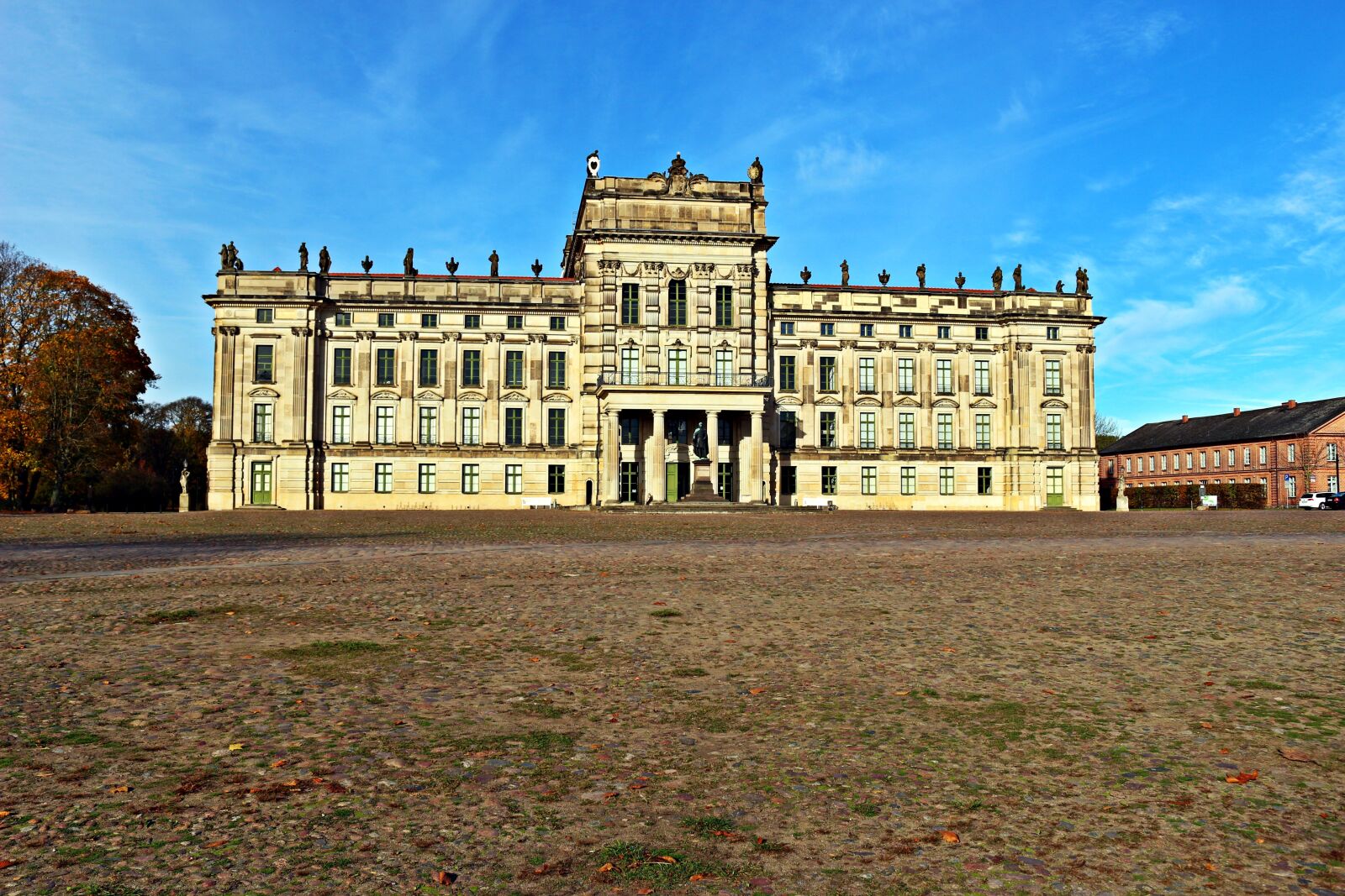 Canon EOS 100D (EOS Rebel SL1 / EOS Kiss X7) sample photo. Castle, ludwigslust-parchim, barockschloss photography