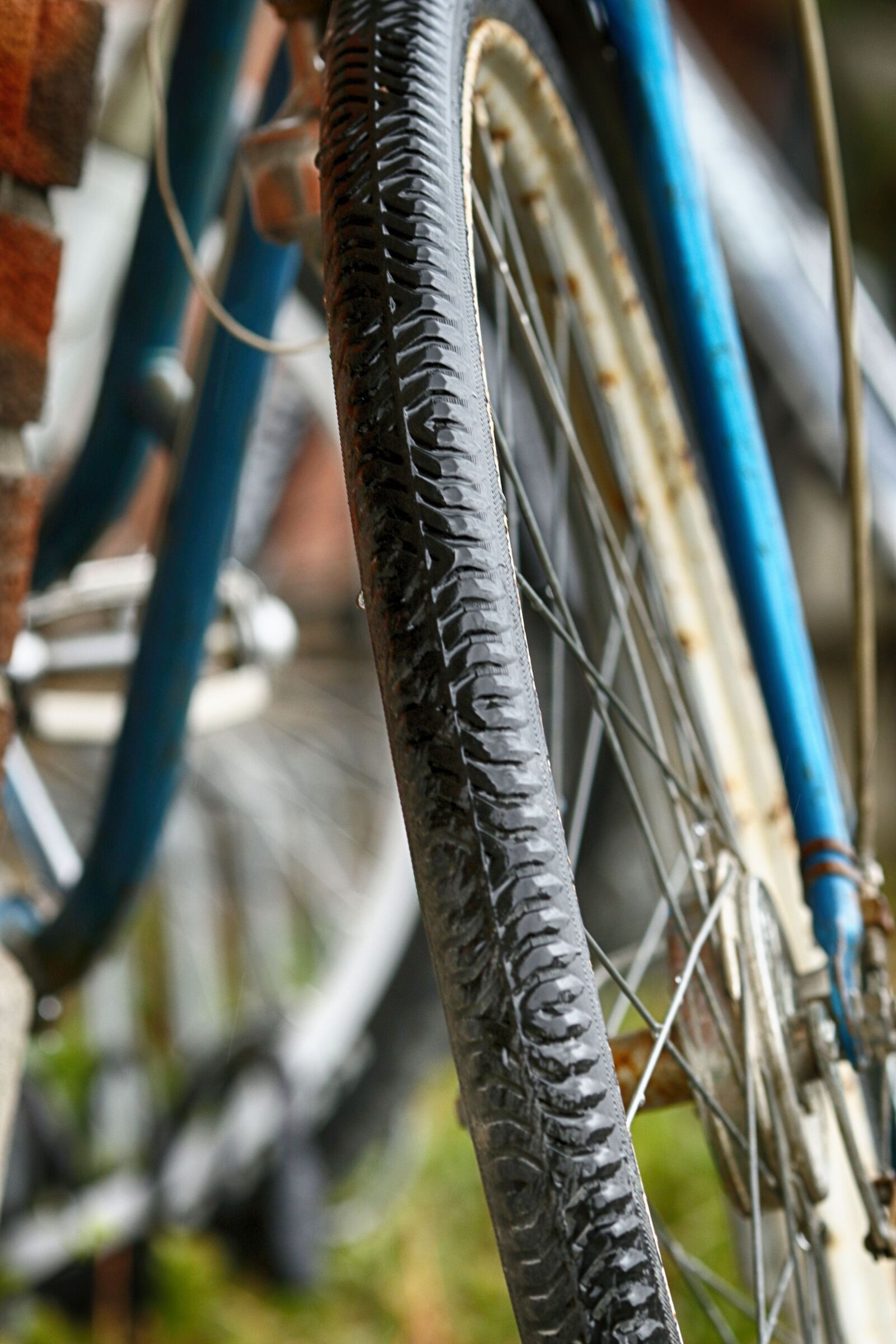 Canon EOS 7D Mark II + Canon EF 135mm F2L USM sample photo. Wheel, outdoors, steel photography