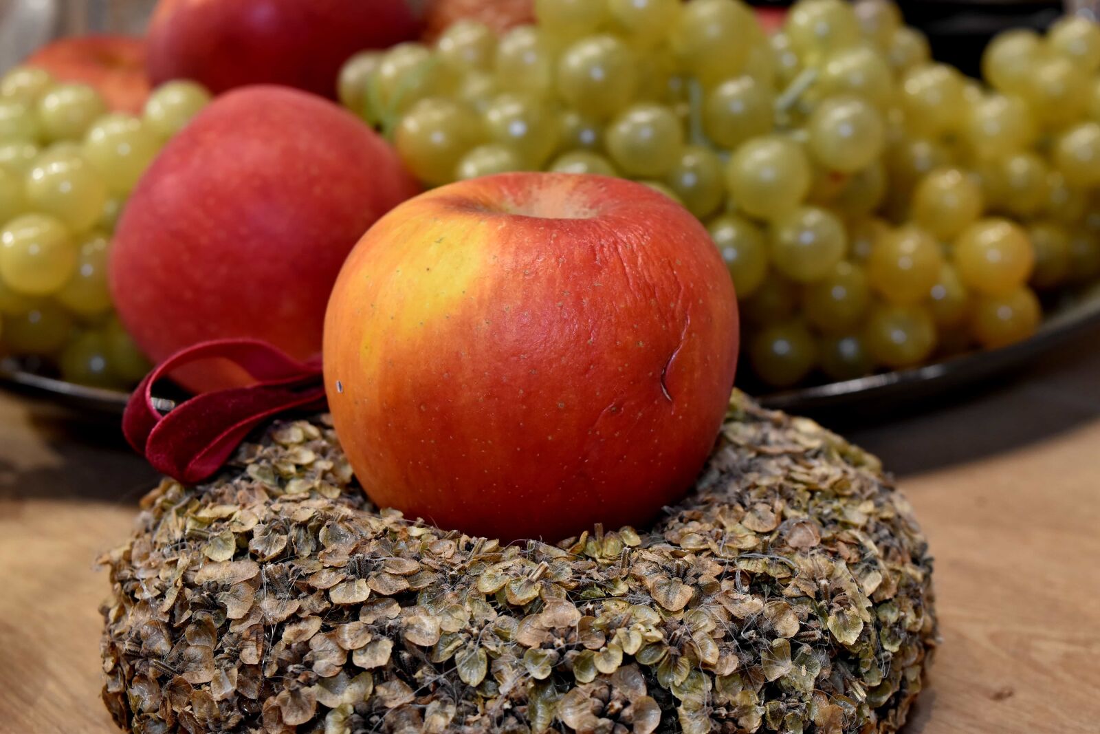 Nikon D5500 sample photo. Apples, celebration, dinner table photography