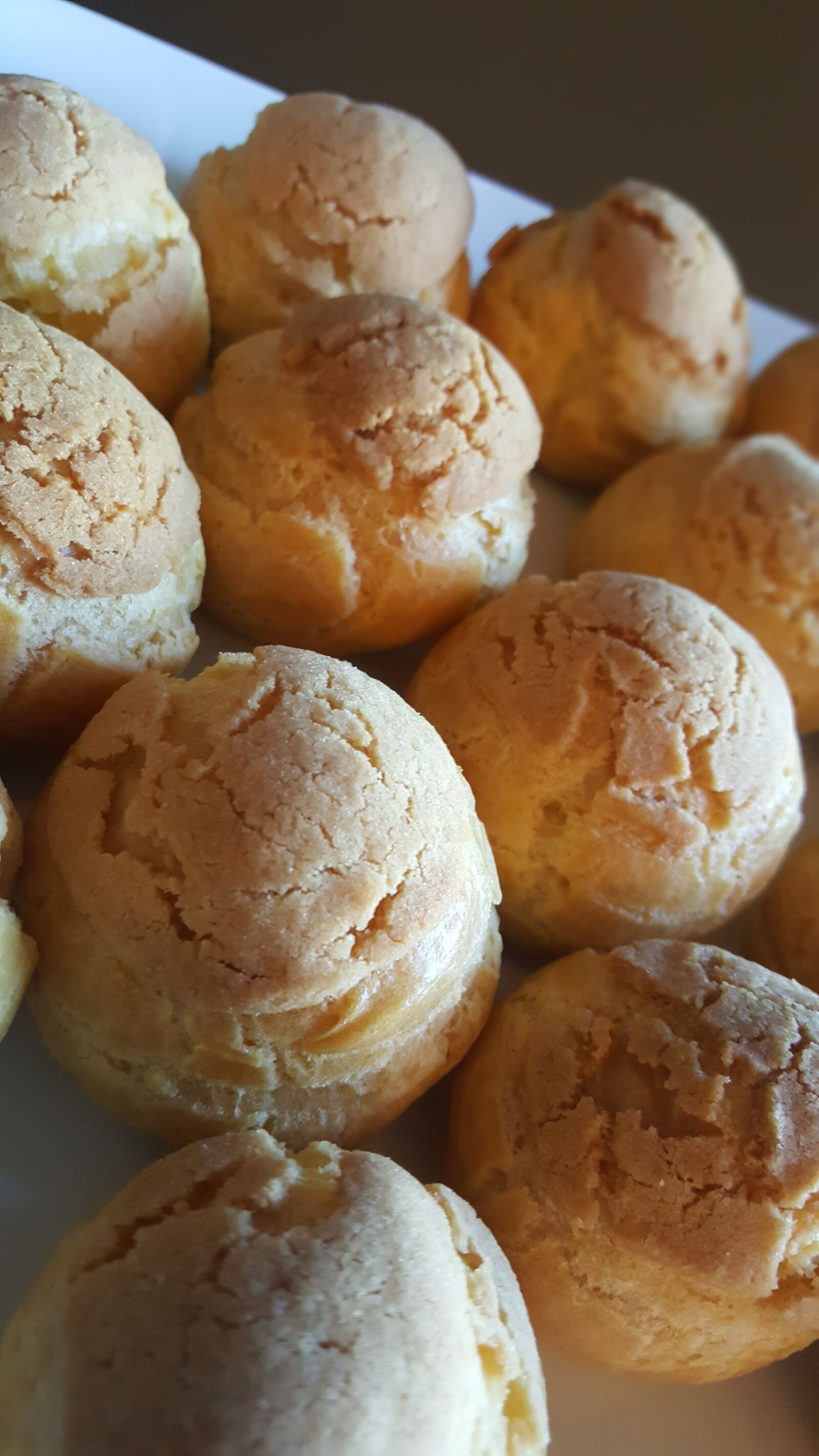Samsung Galaxy Note5 sample photo. Cream puffs, pastries, food photography