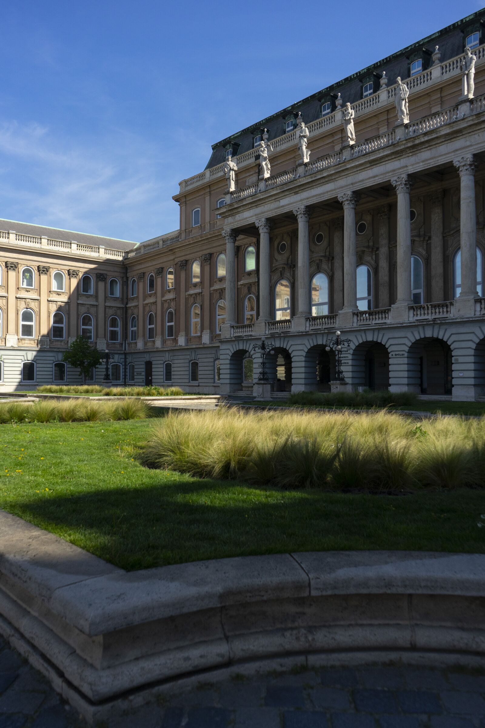 Sony a7 II + Sony FE 28-70mm F3.5-5.6 OSS sample photo. Buda castle, castle, budapest photography