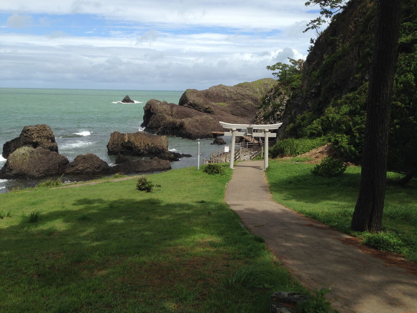 iPhone 5 back camera 4.12mm f/2.4 sample photo. 越前松島, sea, coast photography