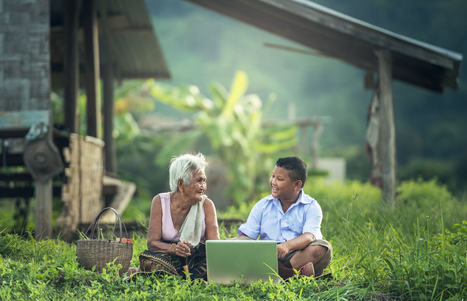 Nikon D810 sample photo. Grandmother, kids, laptop photography