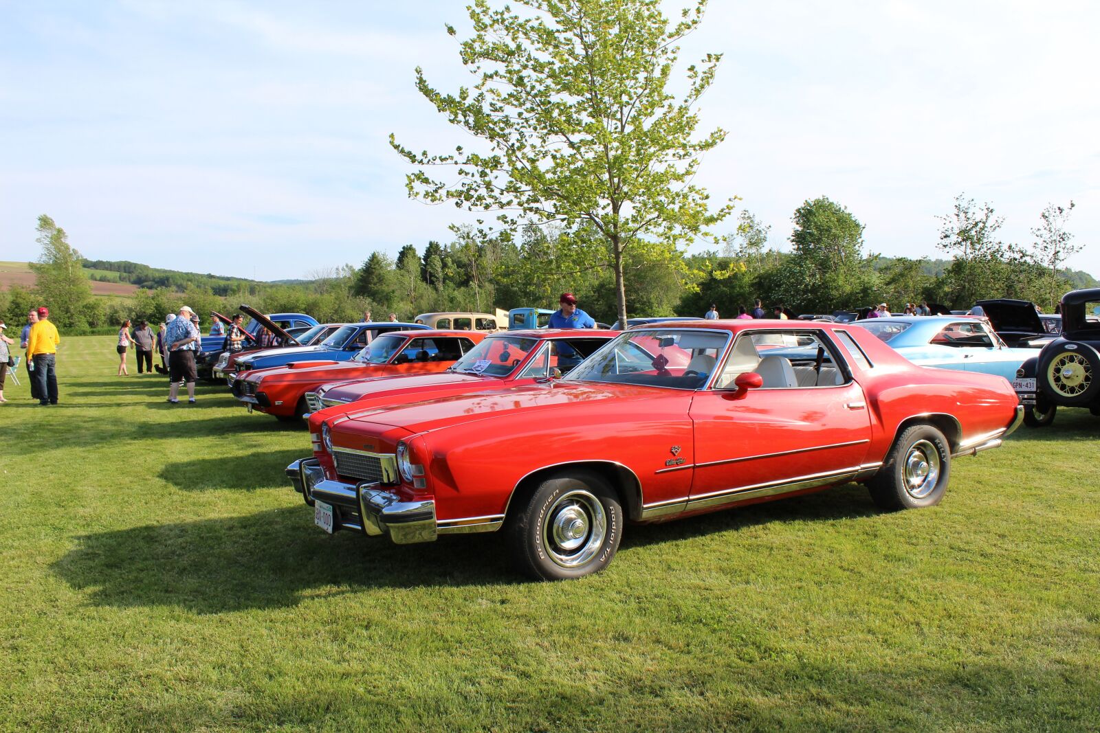 Canon EOS 1200D (EOS Rebel T5 / EOS Kiss X70 / EOS Hi) sample photo. Red, car, car show photography