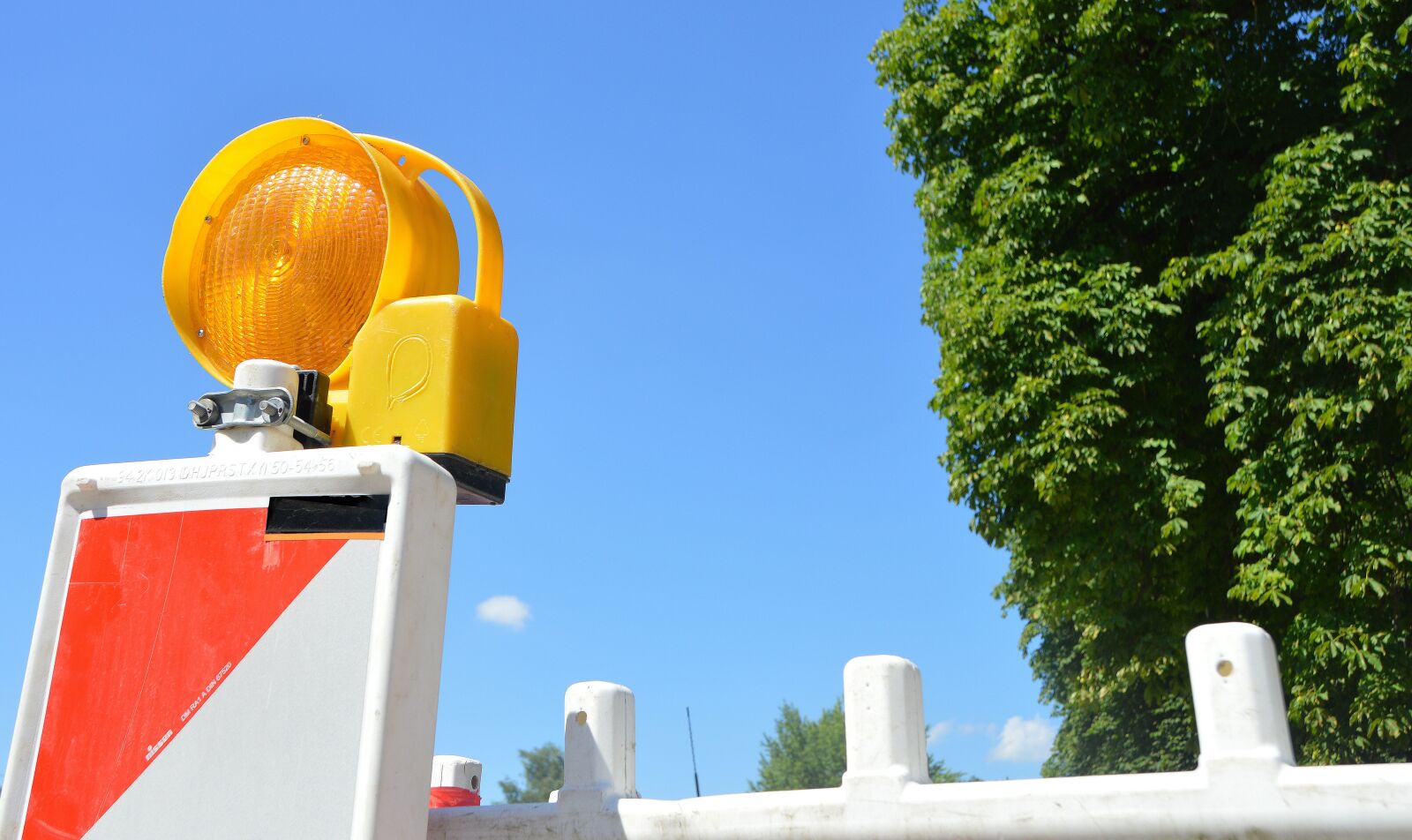 Nikon D3200 sample photo. Barrier, lamp, backup lamp photography