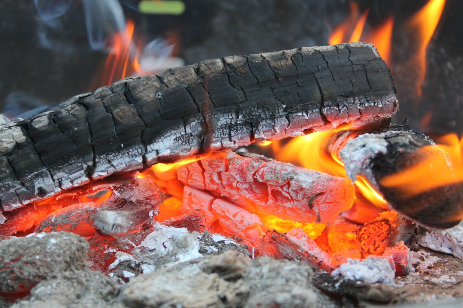 Canon EOS 1100D (EOS Rebel T3 / EOS Kiss X50) sample photo. Flare-up, carbon, heat photography