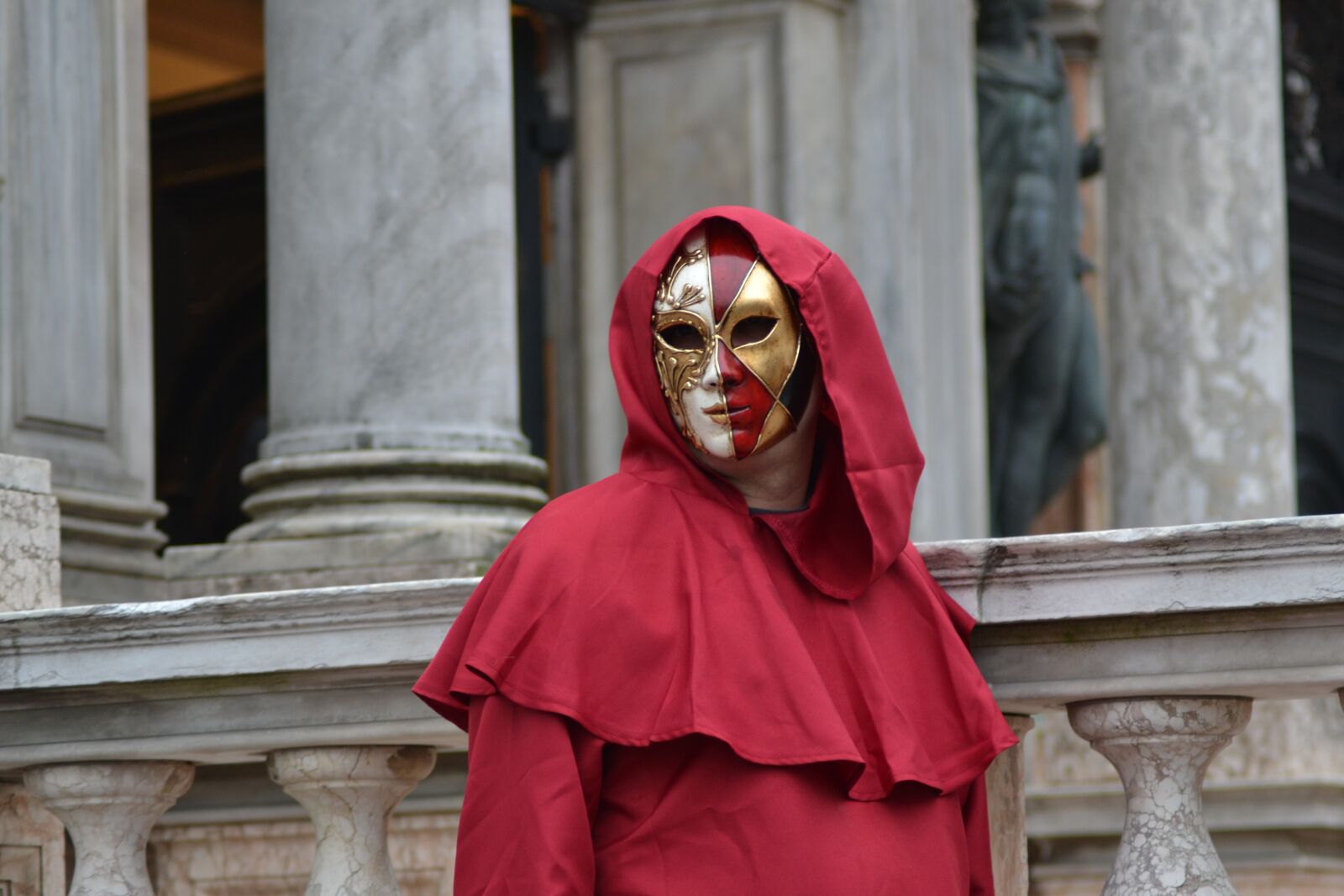 Nikon D3100 sample photo. People, architecture, monument photography