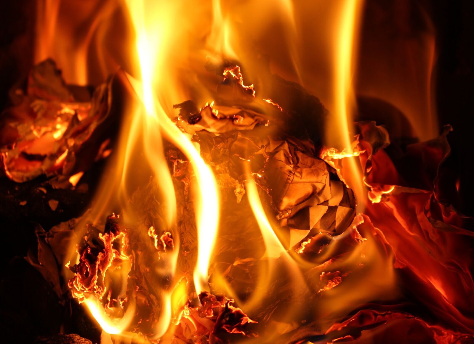 Canon EOS 1200D (EOS Rebel T5 / EOS Kiss X70 / EOS Hi) sample photo. Flames, heat, fire photography