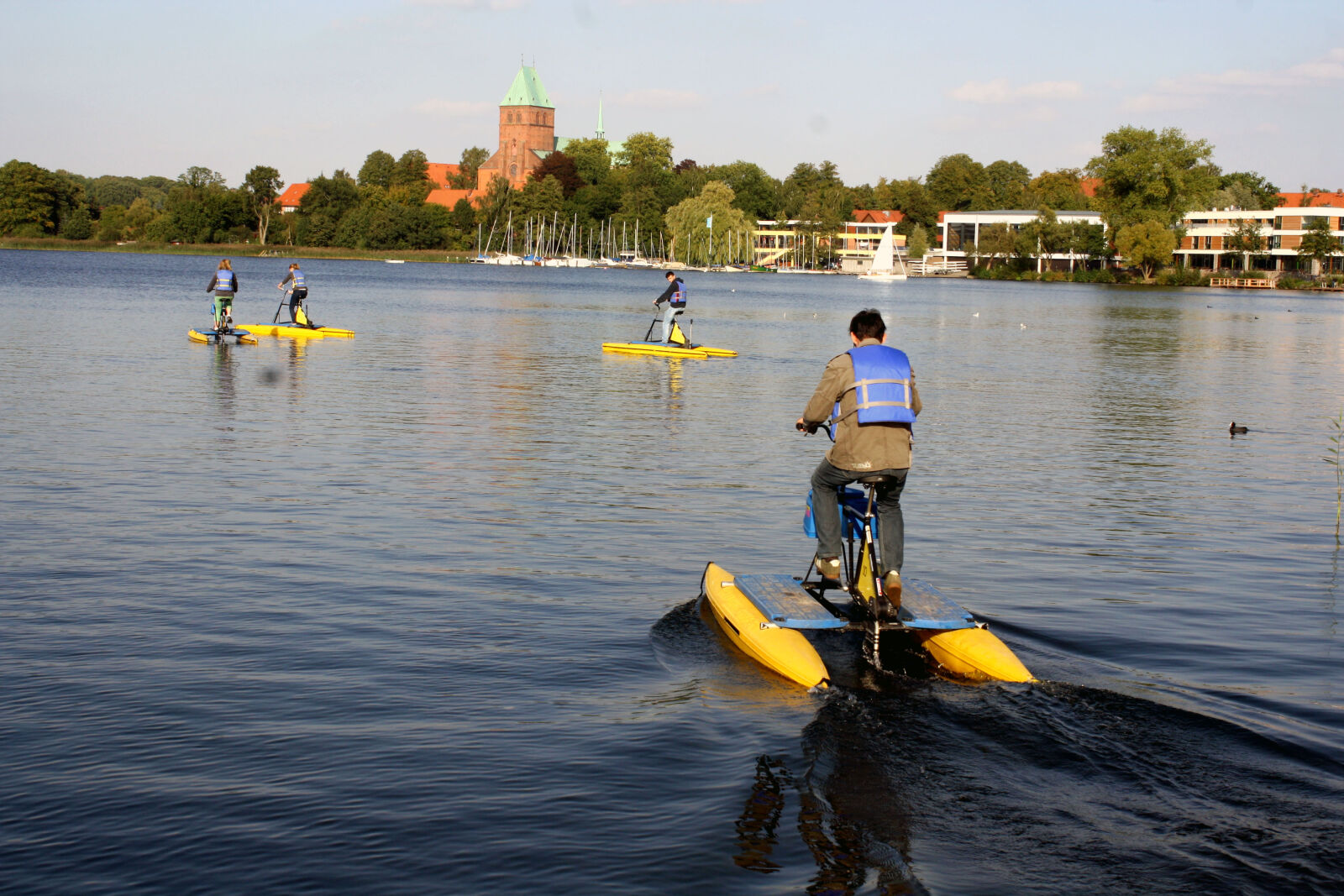 Canon EOS 1000D (EOS Digital Rebel XS / EOS Kiss F) sample photo. Lake, watersports photography