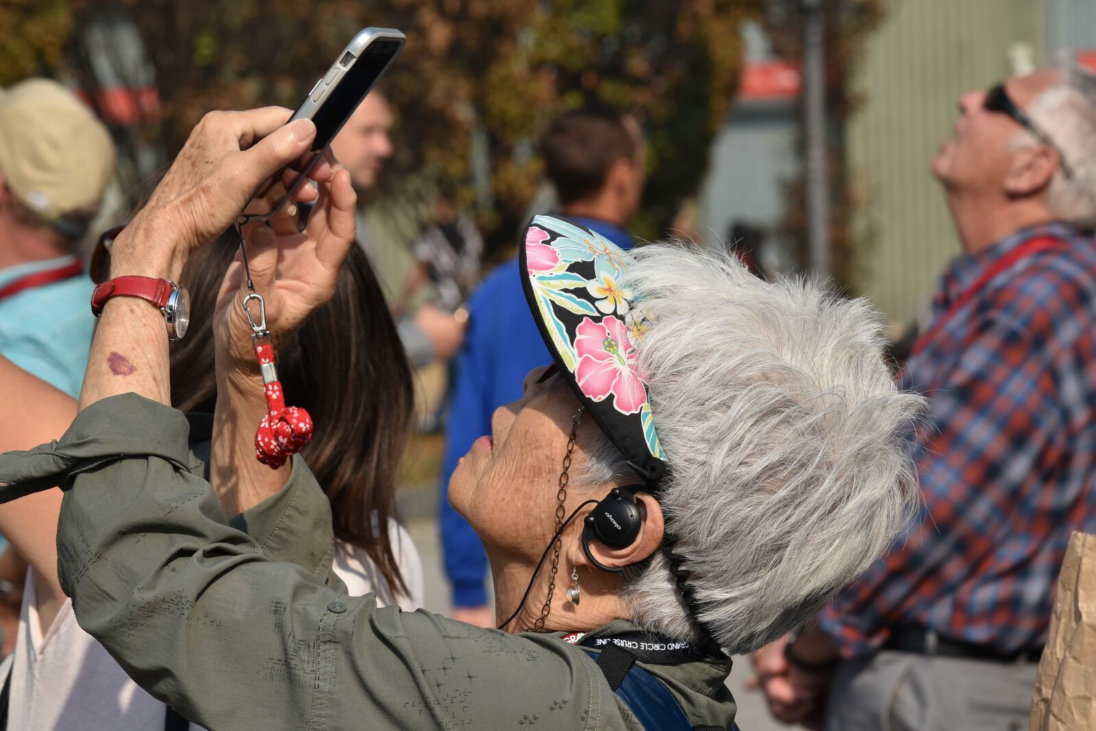 Nikon D5500 sample photo. Earphones, elderly, hat, mobile photography