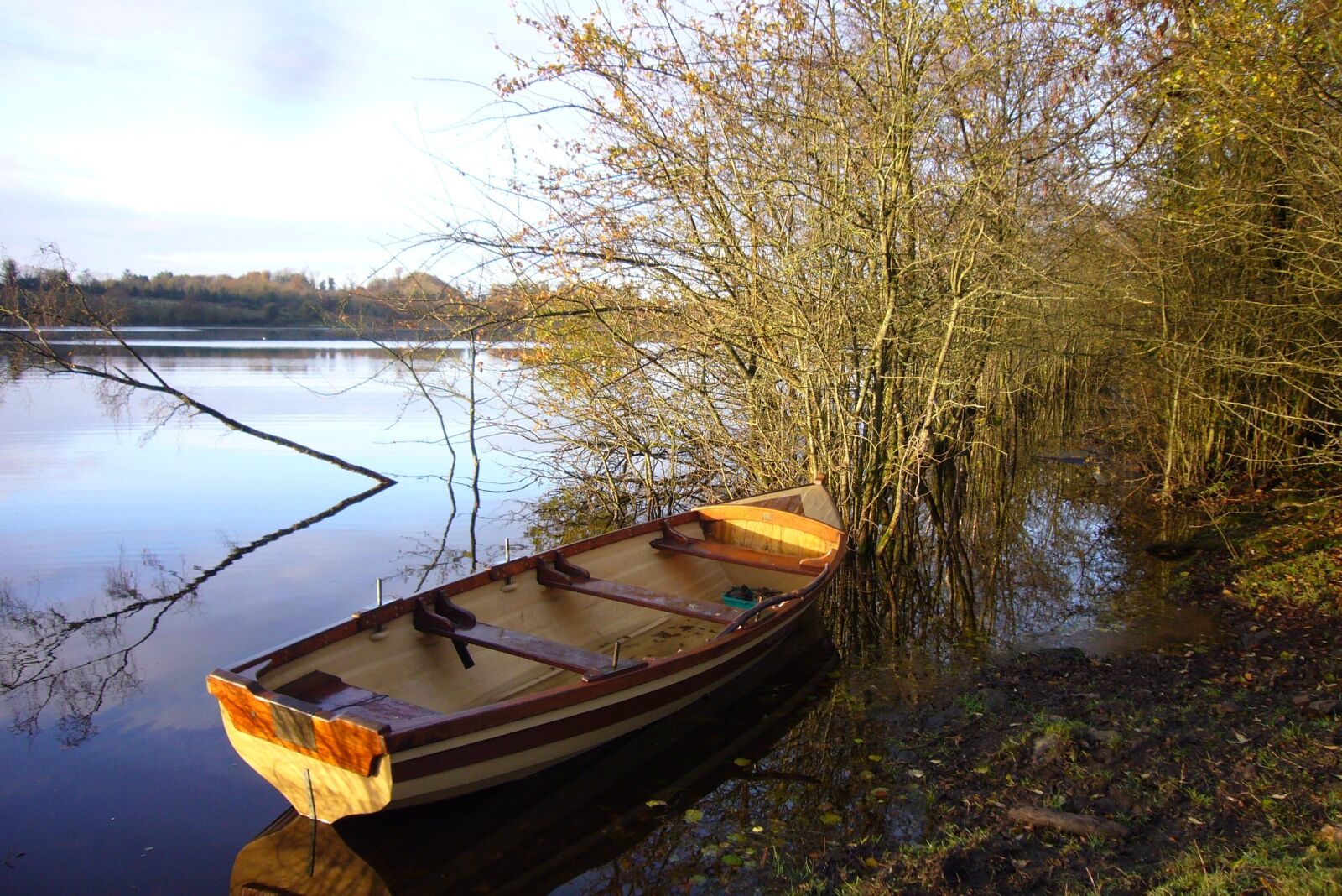 Panasonic DMC-FX01 sample photo. Boat, water, lake photography