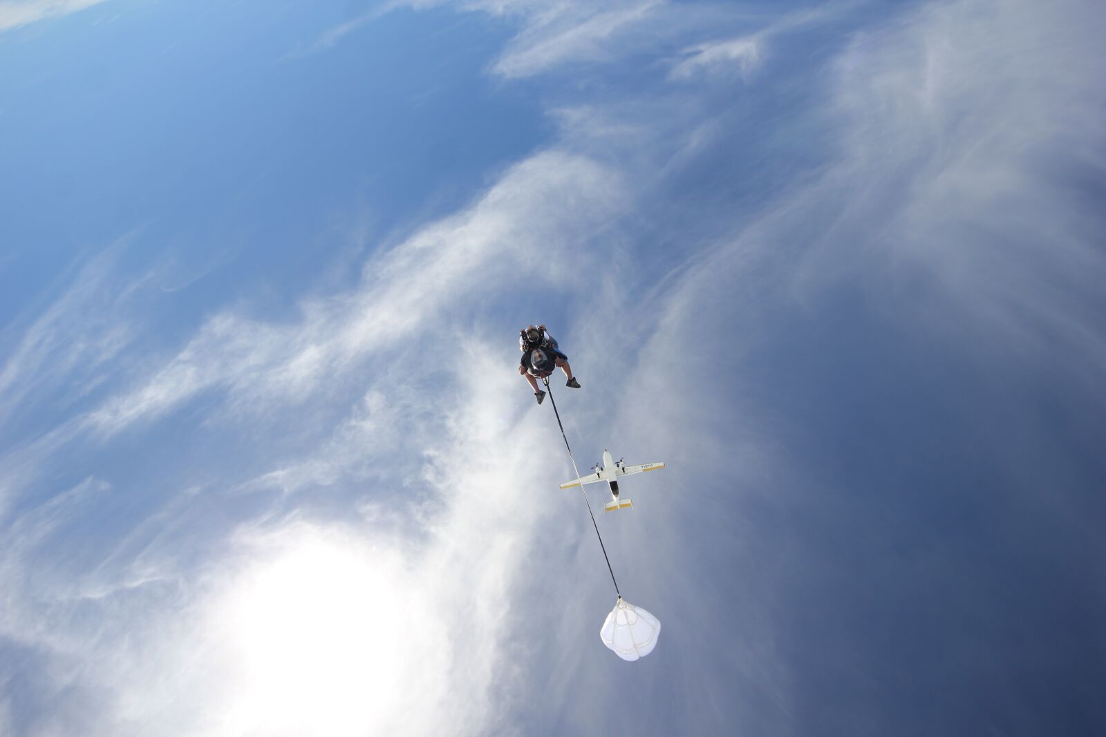Canon EOS 550D (EOS Rebel T2i / EOS Kiss X4) sample photo. Sky, tandem, jump photography