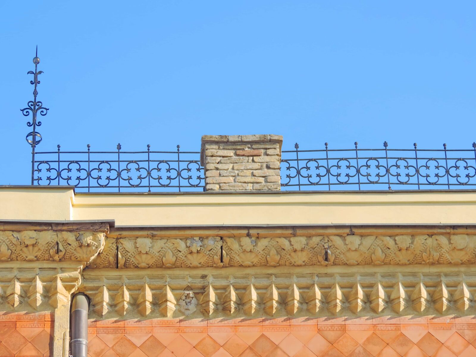 Nikon Coolpix P520 sample photo. Brick, cast iron, chimney photography