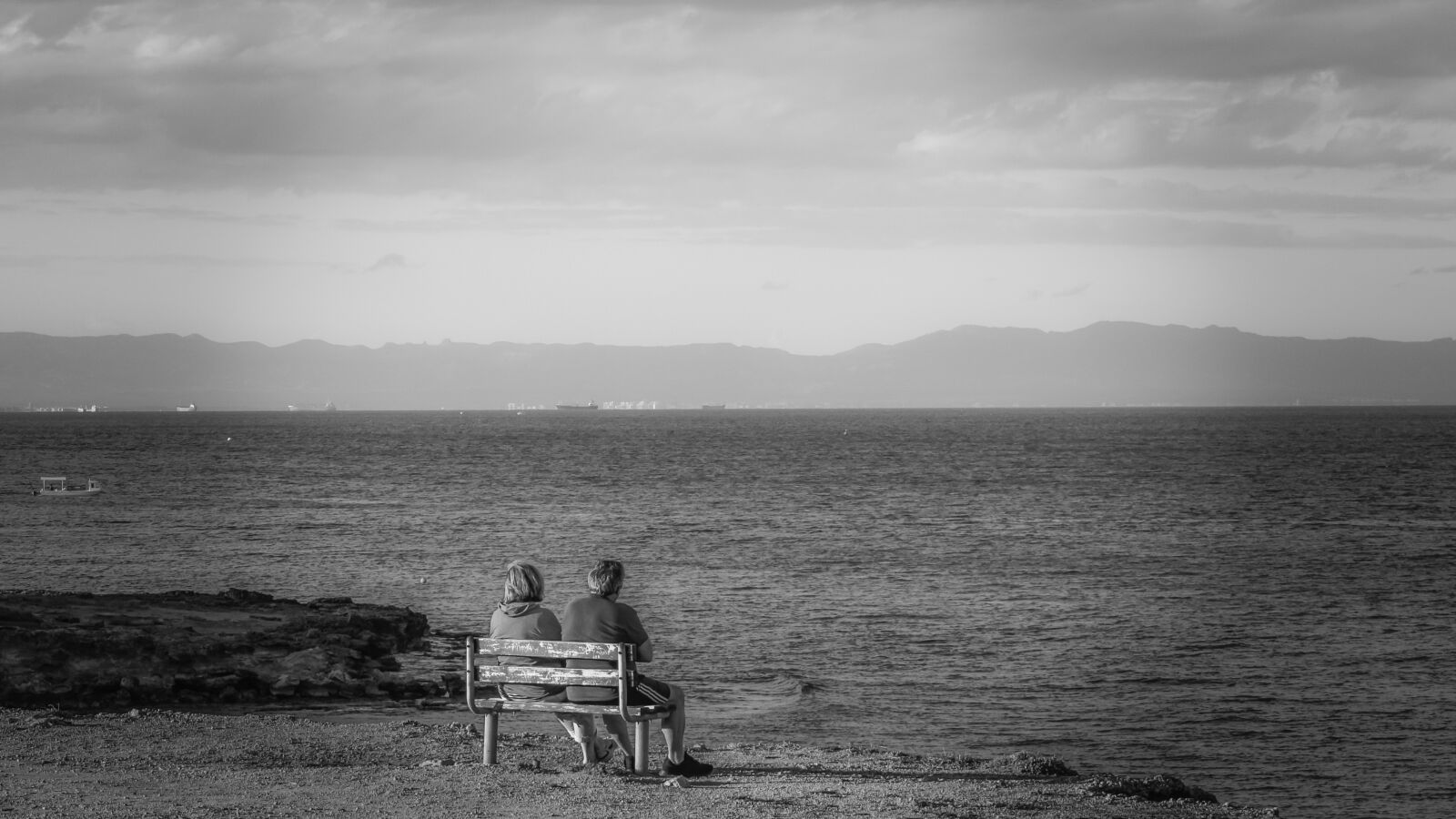Nikon D3300 sample photo. Couple, gazing, sea photography