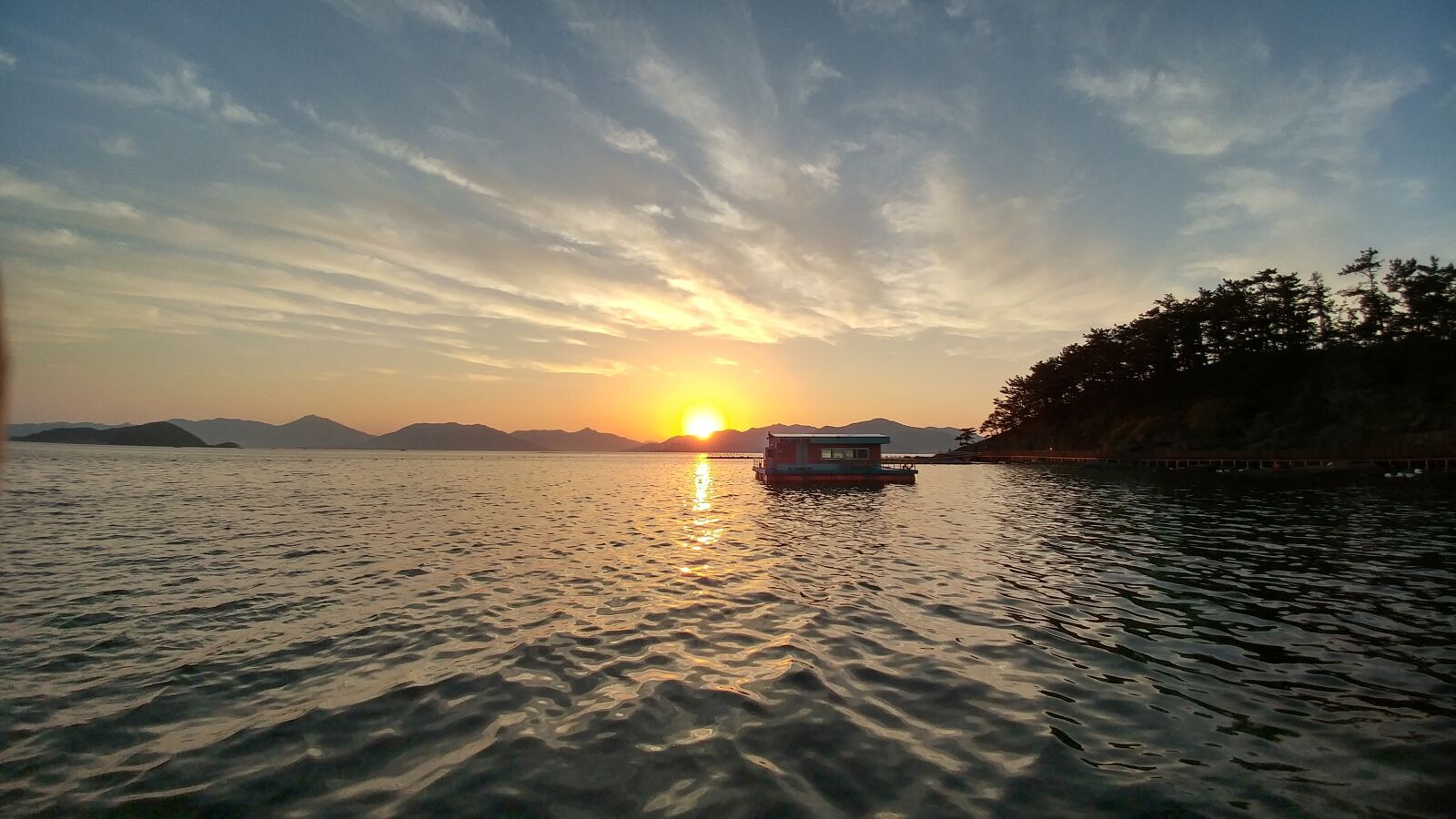 LG G5 sample photo. Beach, fishing village, sea photography