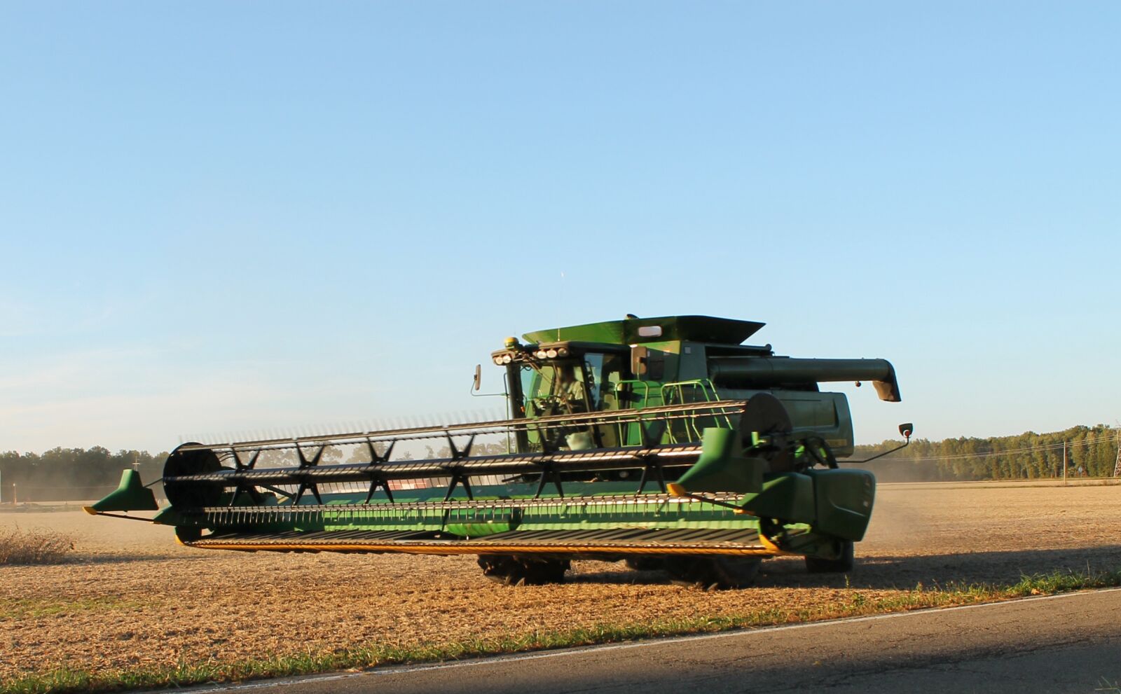 Canon EOS 1100D (EOS Rebel T3 / EOS Kiss X50) sample photo. Harvester, harvest, farming photography