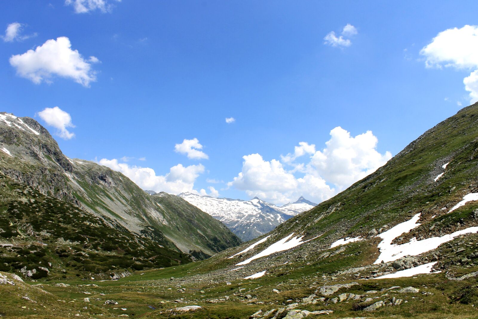 Canon EOS 1100D (EOS Rebel T3 / EOS Kiss X50) sample photo. Mountains, clouds, nature photography