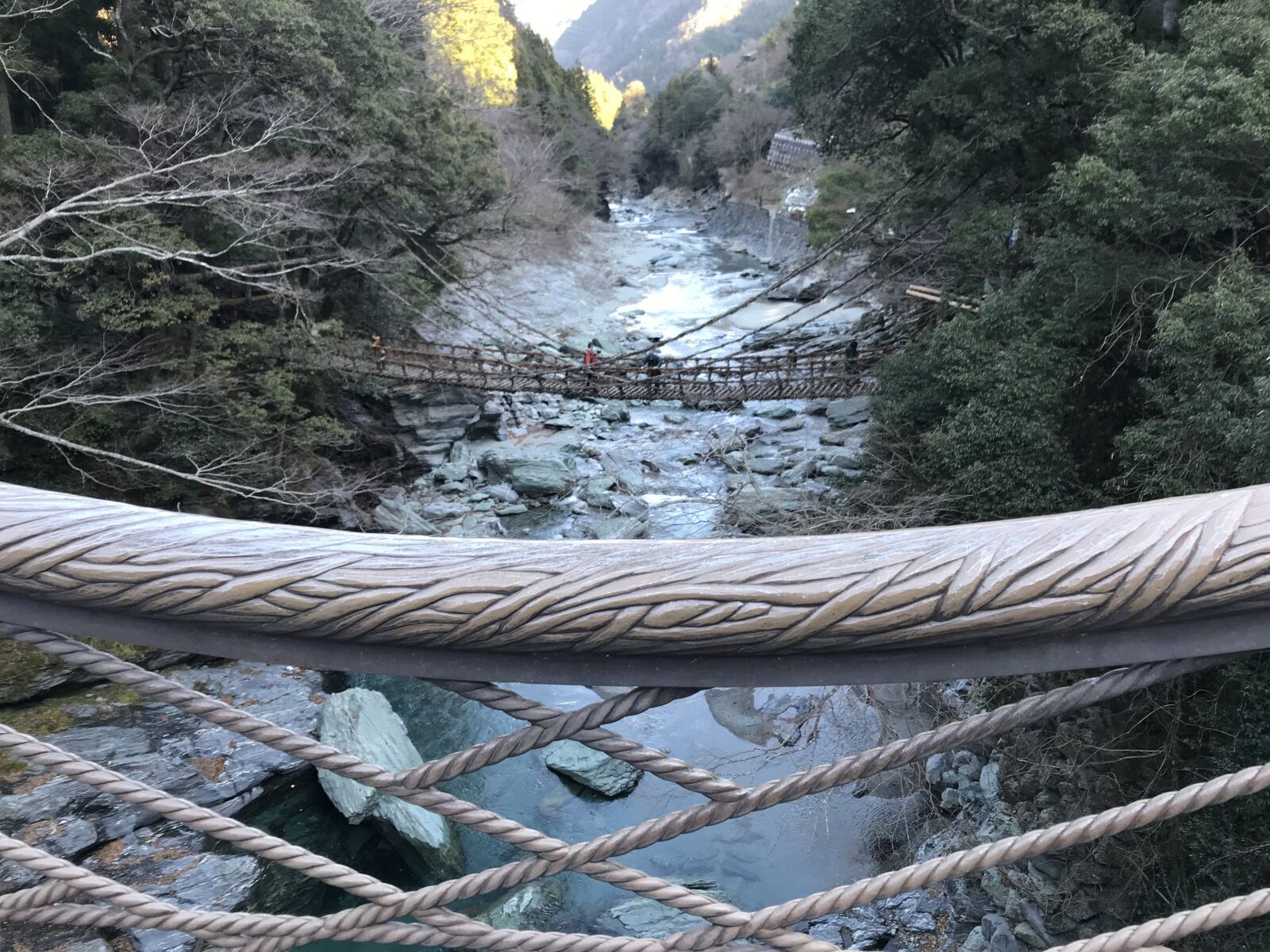 iPhone 7 back camera 3.99mm f/1.8 sample photo. 橋, 渓谷, 川 photography