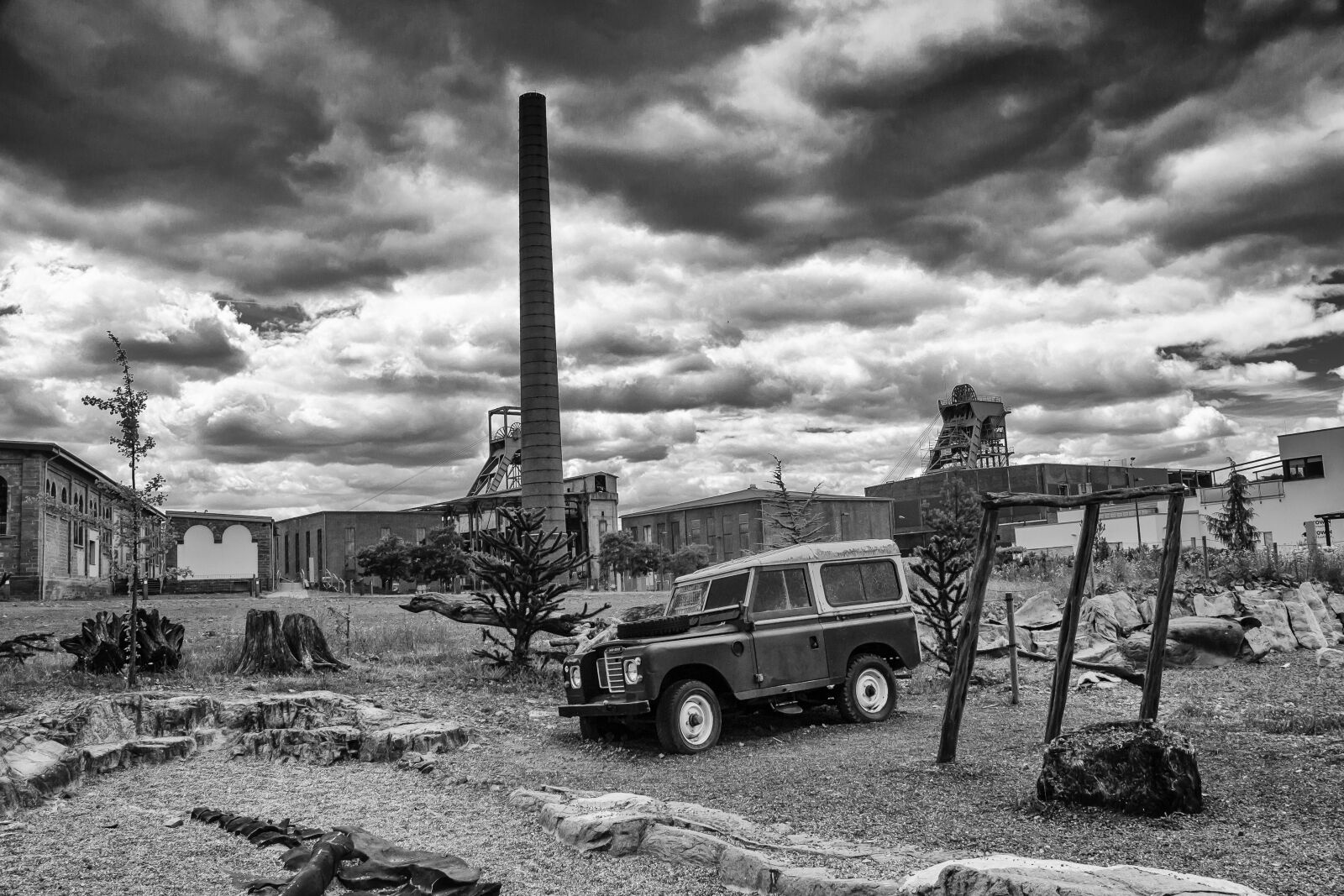 Canon EOS 700D (EOS Rebel T5i / EOS Kiss X7i) sample photo. Industry, gloomy, desert photography
