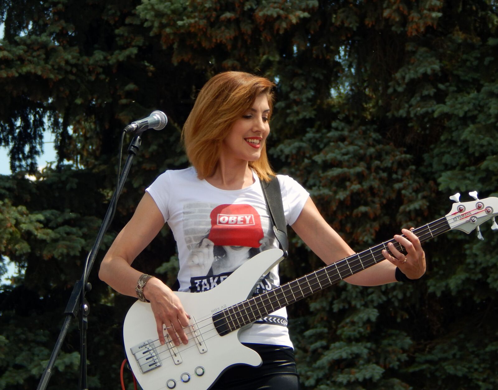 Nikon Coolpix L830 sample photo. Musician, guitar, music photography