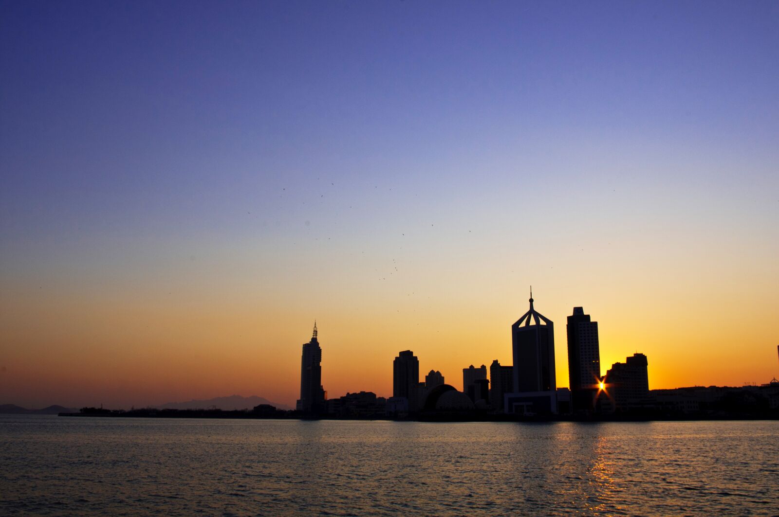 smc PENTAX-DA L 18-55mm F3.5-5.6 sample photo. Qingdao, twilight, city photography