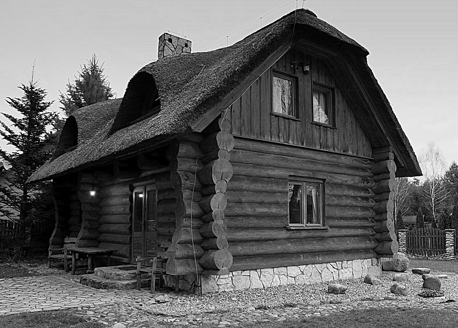 Canon EOS 50D sample photo. Wooden cottage, black and photography