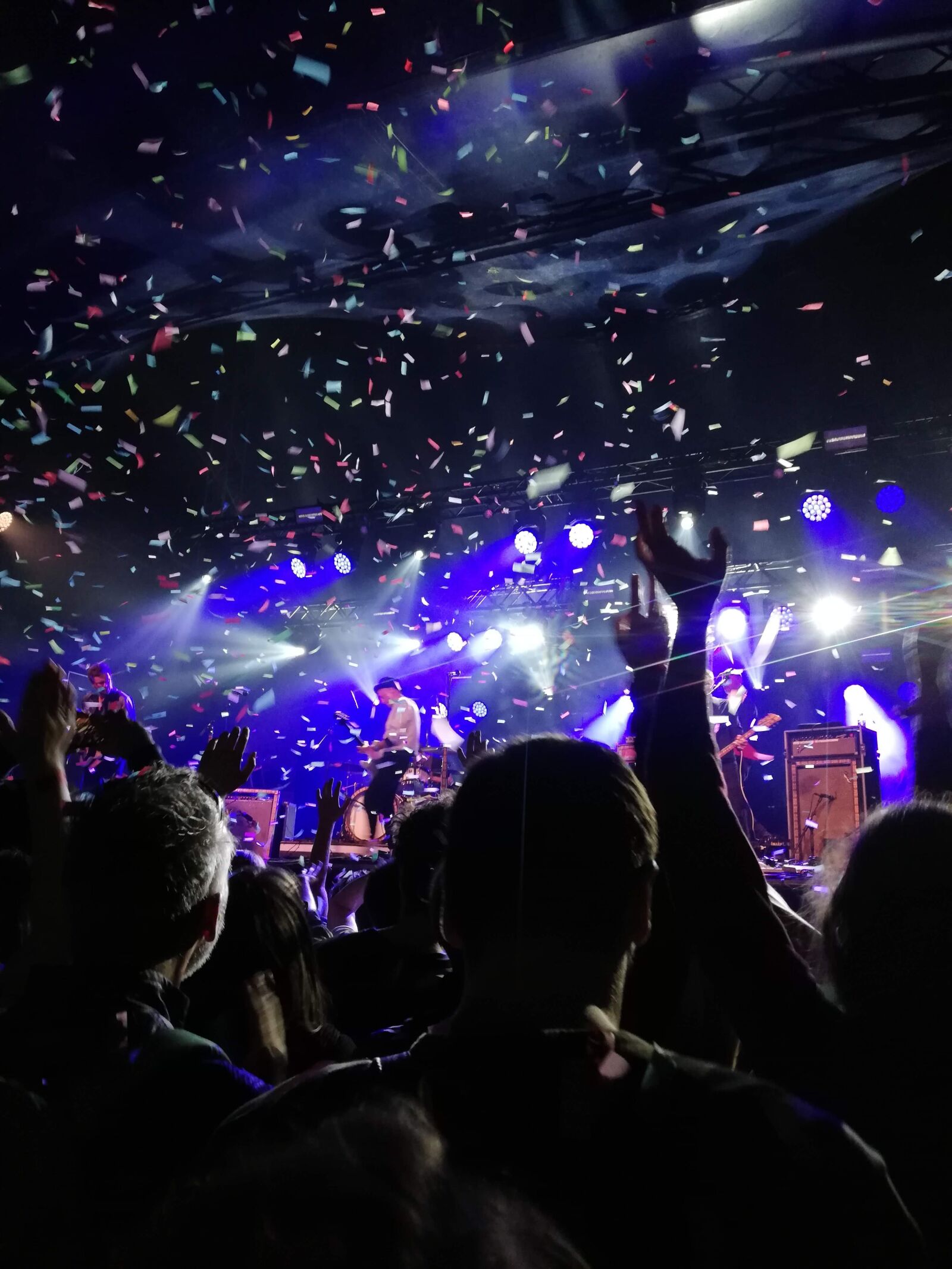 HUAWEI Mate 10 Lite sample photo. Concert, to party, music photography