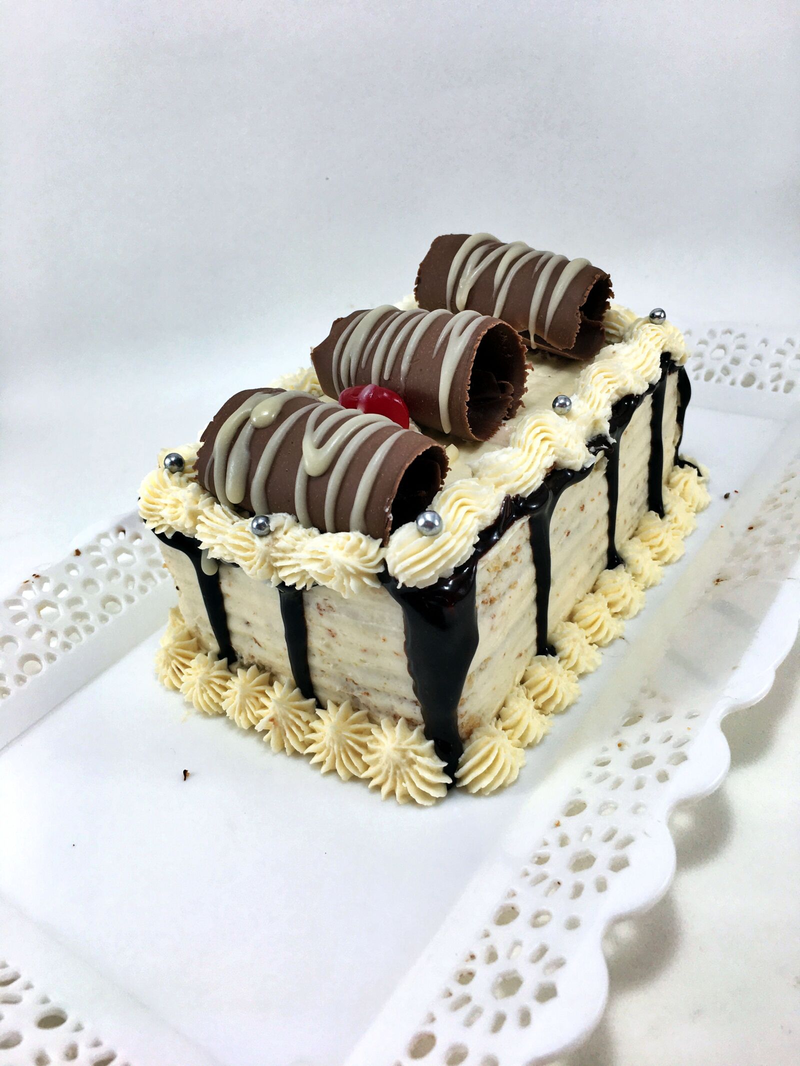 iPhone 6s Plus back camera 4.15mm f/2.2 sample photo. Pie, cakes, the sweet photography