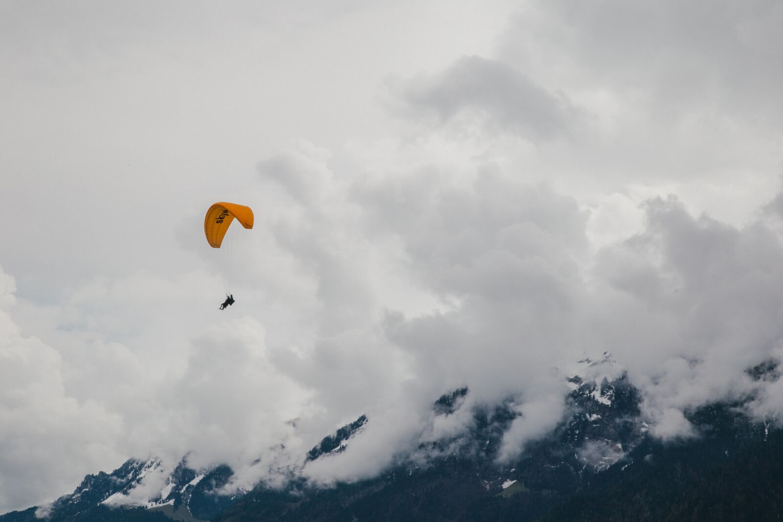 Canon EOS 6D + Canon EF 24-105mm F4L IS USM sample photo. Switzerland, paragliding, swiss photography