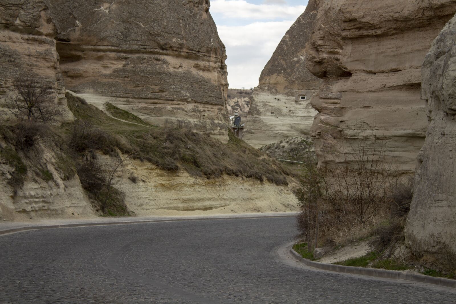Canon EOS 700D (EOS Rebel T5i / EOS Kiss X7i) sample photo. Road, kennedy, nature photography