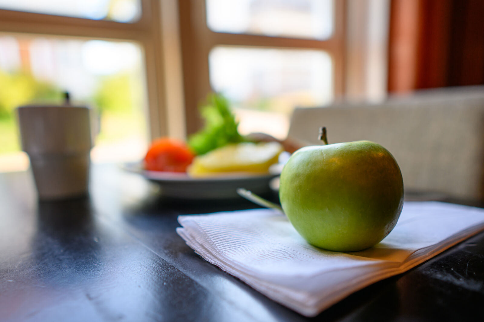 Sigma 16mm F1.4 DC DN | C sample photo. Apple for morning people photography