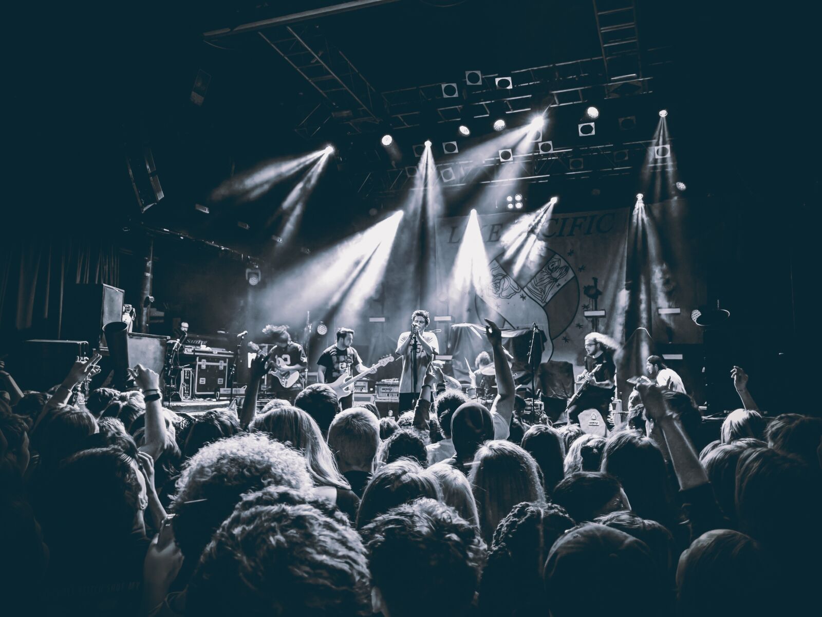 Google Pixel 2 XL sample photo. Gig, concert, show photography