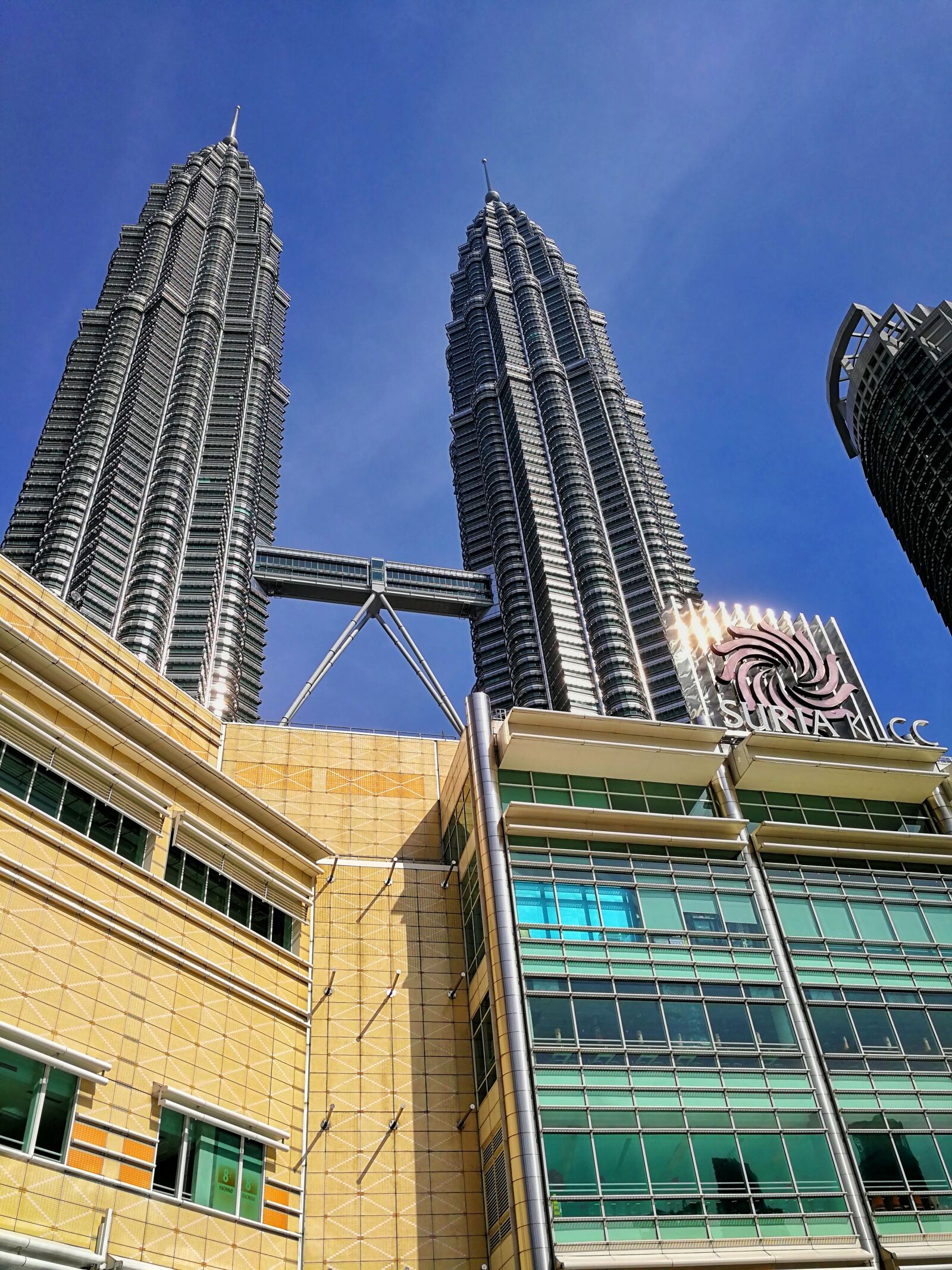 HUAWEI Mate 9 sample photo. Architecture, skyscraper, city photography