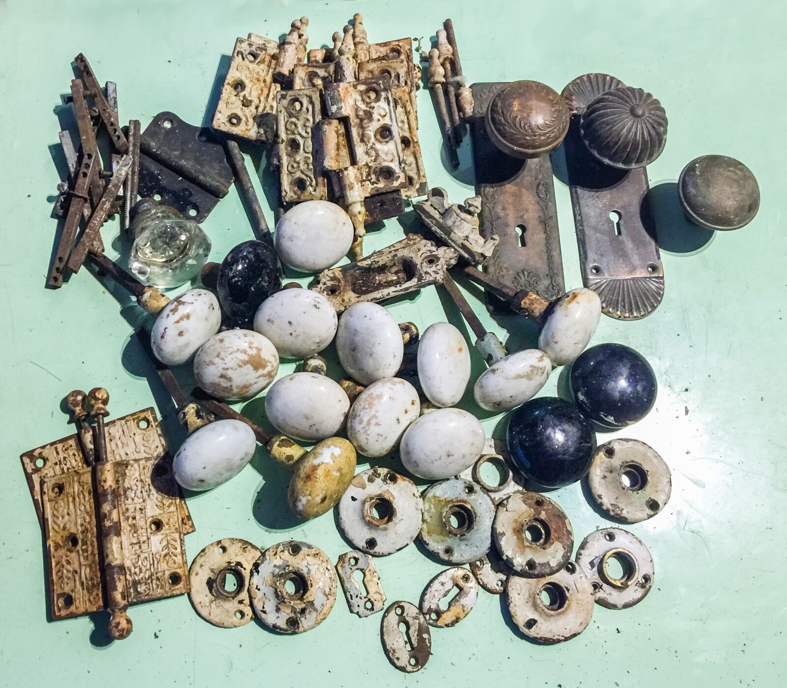 iPhone 6 Plus back camera 4.15mm f/2.2 sample photo. Antique, hardware, architectural hardware photography