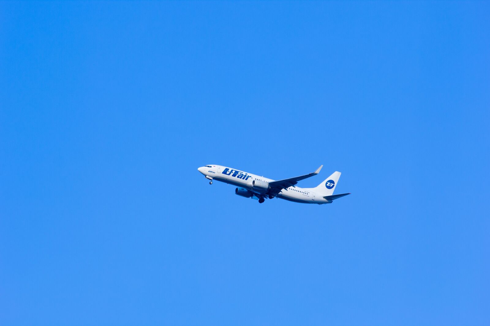 Canon EOS 60D sample photo. Utair aviation, utair, plane photography