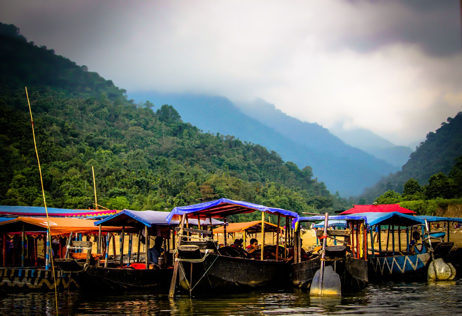 Canon EOS 700D (EOS Rebel T5i / EOS Kiss X7i) sample photo. Hill, boat, colorful photography