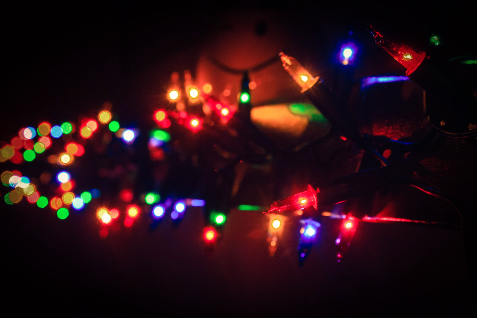 Canon EF-S 18-55mm F3.5-5.6 II sample photo. Christmas, colorfull, lights, night photography