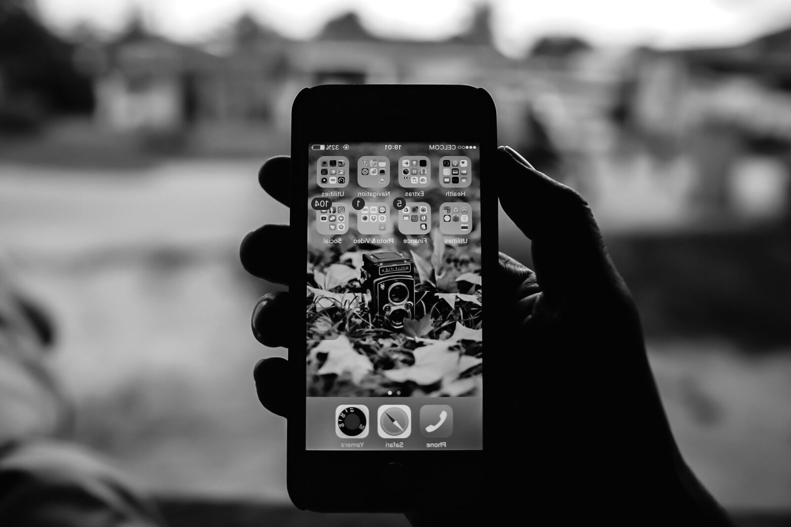 Canon EOS 60D sample photo. Hand, mobile phone, mobile photography