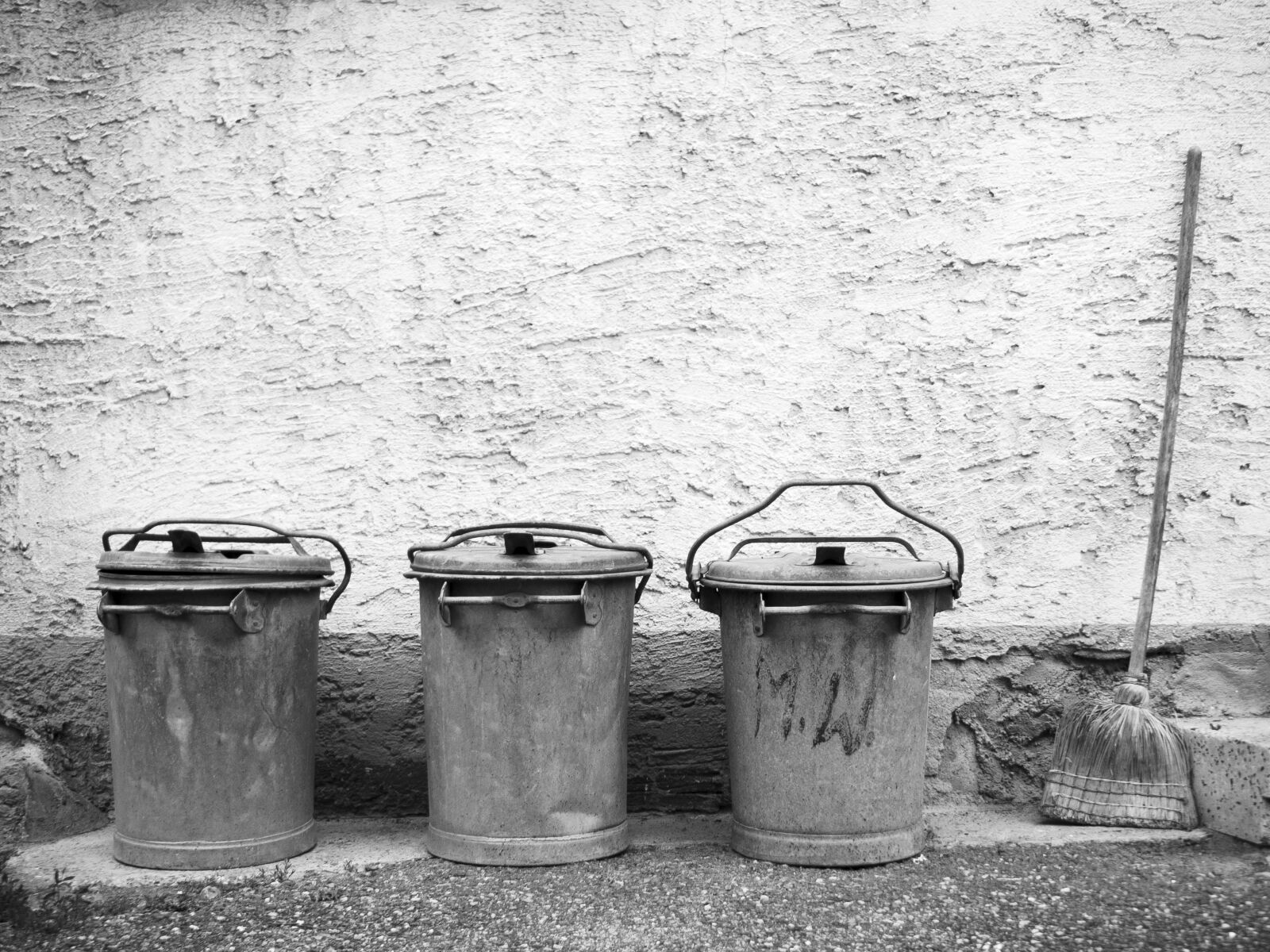 Fujifilm X-S1 sample photo. Garbage, garbage can, dustbin photography