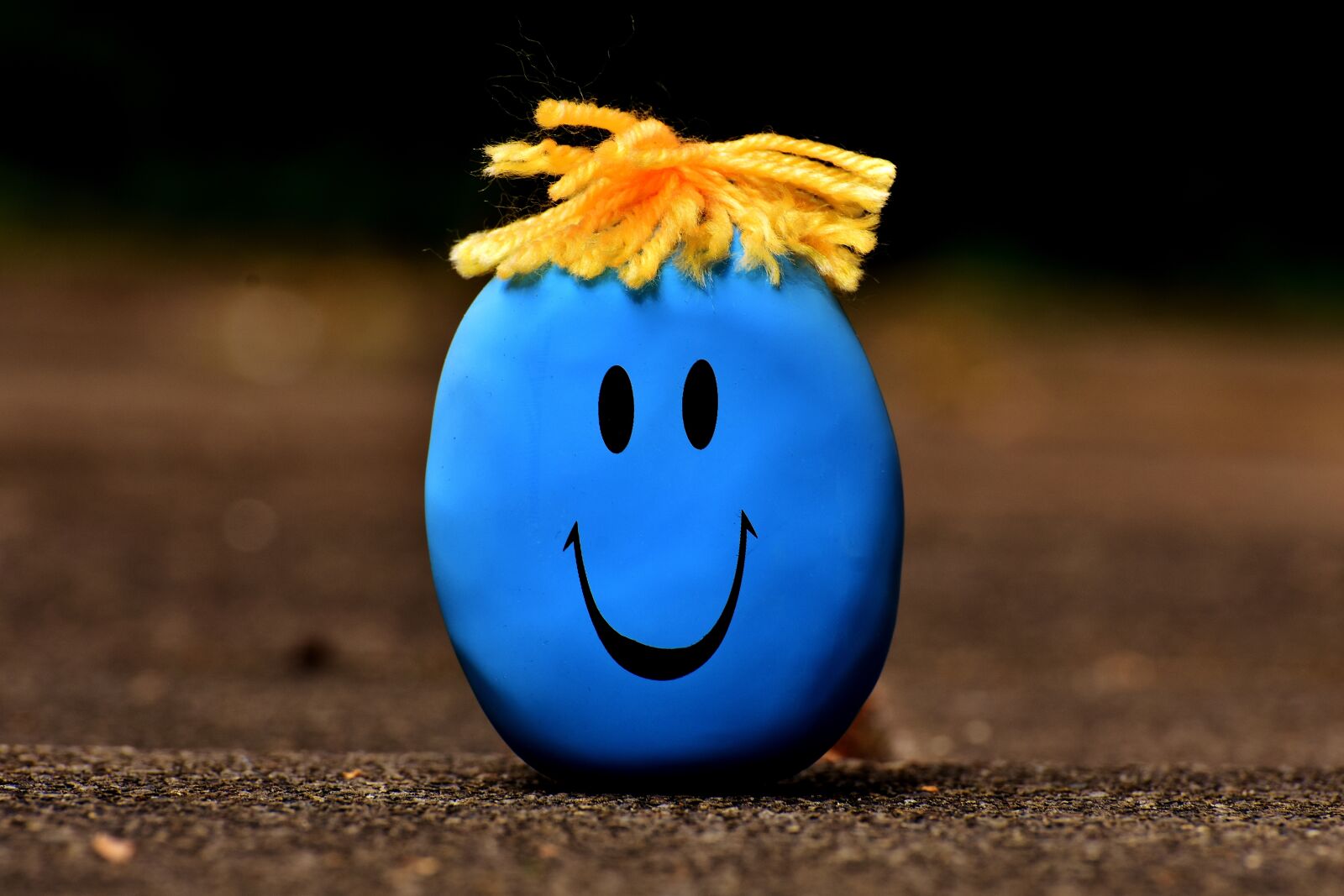 Nikon D7200 sample photo. Anti-stress ball, smiley, stress photography
